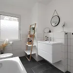 Design Am Rhein I Traumlage Rheinufer I 3br I Kueche I Oeffentl Parkplaetze I Helloyou X Bright Collection