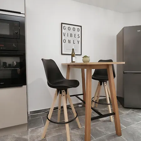 Design Am Rhein I Traumlage Rheinufer I 3br I Küche I öffentl Parkplätze I Helloyou X Bright *